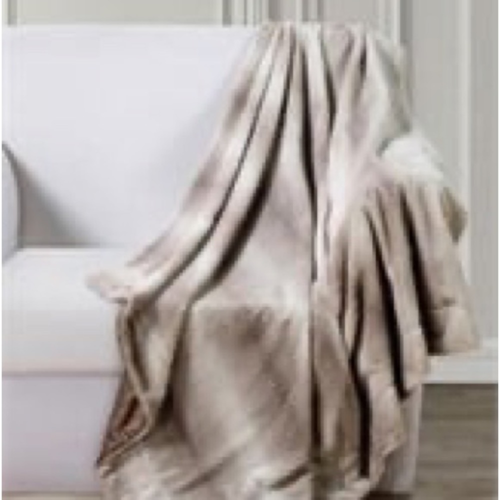 Home Birch Trail Luxurious Faux Fur Throw , size 50*60 ( brand new open box)